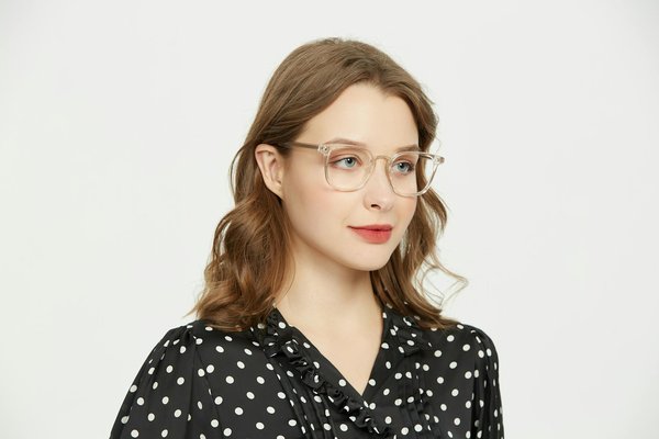 Robe dos nu : le choix parfait pour une soirée estivale !