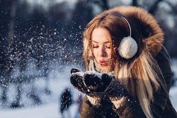 Quels sont les avantages du cache-oreille et quelle est son importance?